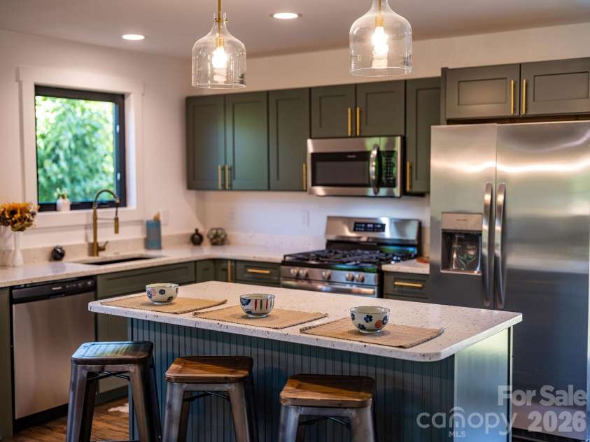 138 Shiloh Road, Asheville, NC 28803.  MLS# CAR4420583, YatesRealty ID 48599. Cook and Entertain
