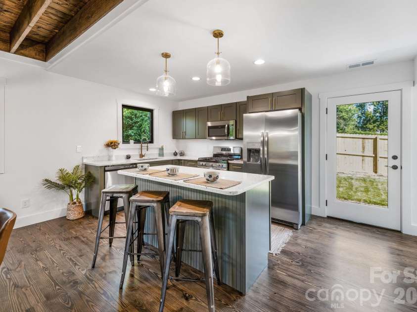 138 Shiloh Road, Asheville, NC 28803.  MLS# CAR4420583, YatesRealty ID 48599. Lovely Kitchen Space, Perfect for Entertaining