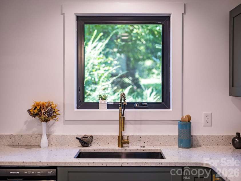 138 Shiloh Road, Asheville, NC 28803.  MLS# CAR4420583, YatesRealty ID 48599. Thoughtful Kitchen Finishes