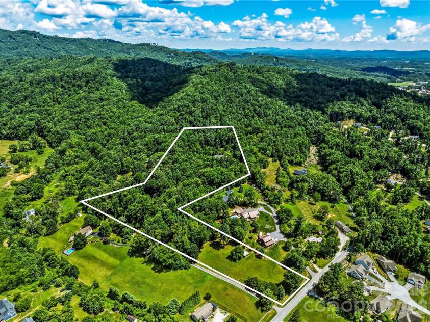 150 Rainbow View Drive, Fletcher, NC 28732.  MLS# CAR4399161, YatesRealty ID 486. 