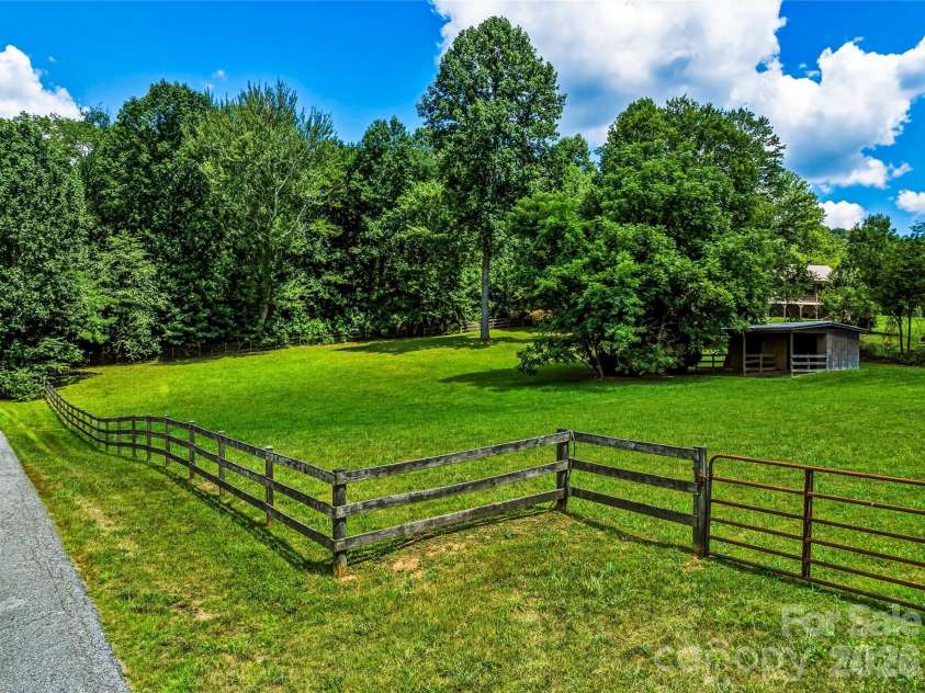 150 Rainbow View Drive, Fletcher, NC 28732.  MLS# CAR4399161, YatesRealty ID 486. 