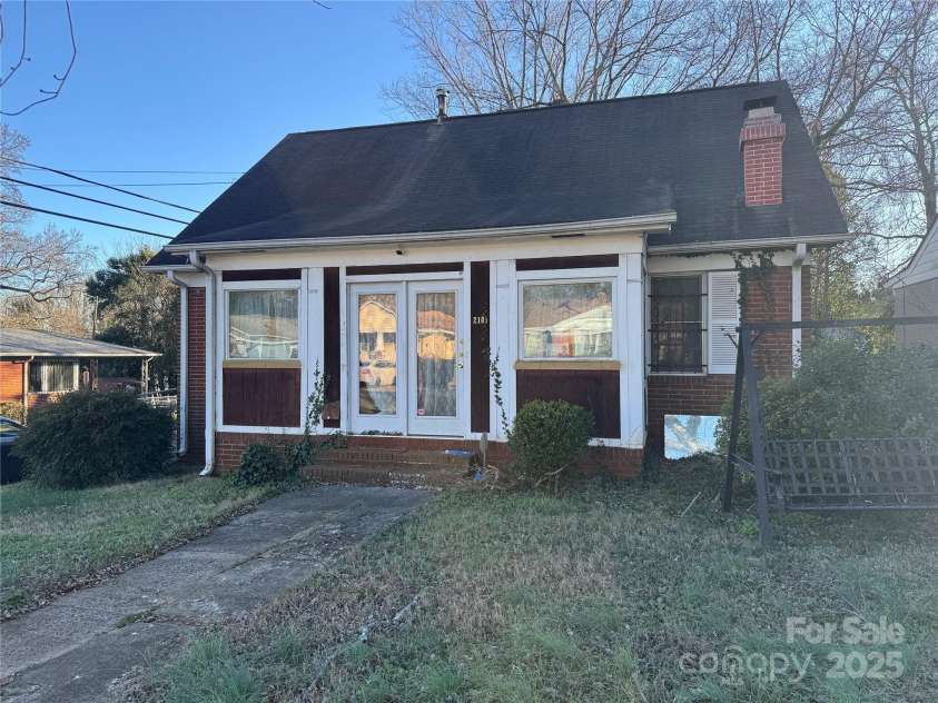 2101 Russell Avenue, Charlotte, NC 28216.  MLS# CAR4210805, YatesRealty ID 486. 