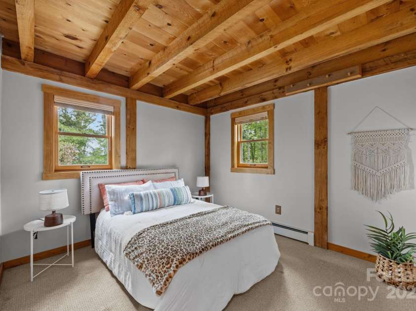 71 Kuykendall Branch, Asheville, NC 28804.  MLS# CAR4293308, YatesRealty ID 4860. Main floor guest room