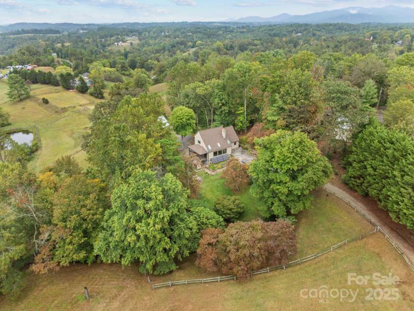 71 Kuykendall Branch, Asheville, NC 28804.  MLS# CAR4293308, YatesRealty ID 4860. Sweeping year round views