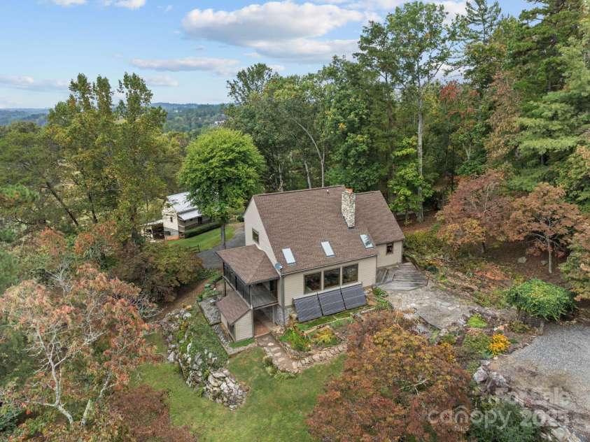 71 Kuykendall Branch, Asheville, NC 28804.  MLS# CAR4293308, YatesRealty ID 4860. Welcome to your quiet and private retreat