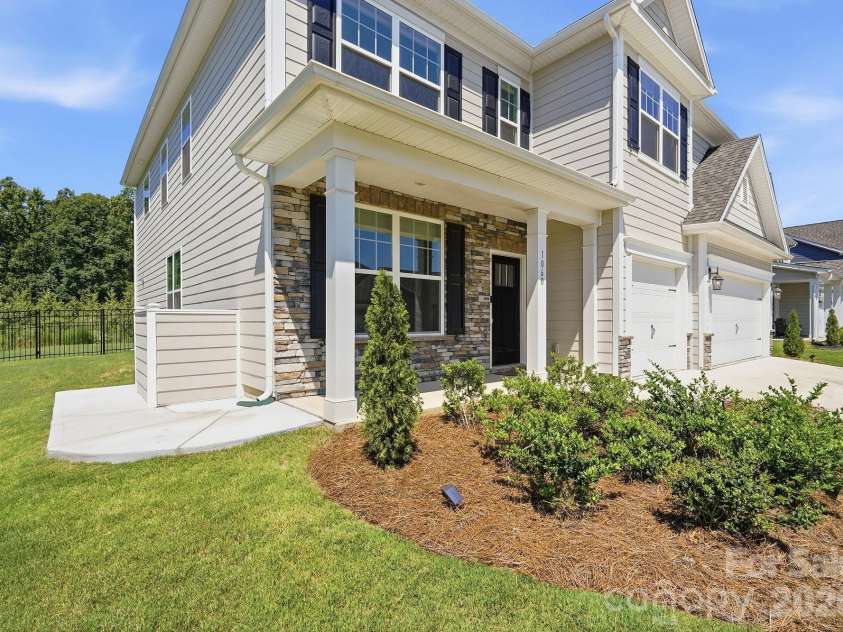 1060 Merganser Way, Indian Trail, NC 28079.  MLS# CAR4417669, YatesRealty ID 48601. Custom Trash Nook