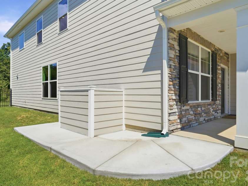 1060 Merganser Way, Indian Trail, NC 28079.  MLS# CAR4417669, YatesRealty ID 48601. Custom Trash Nook