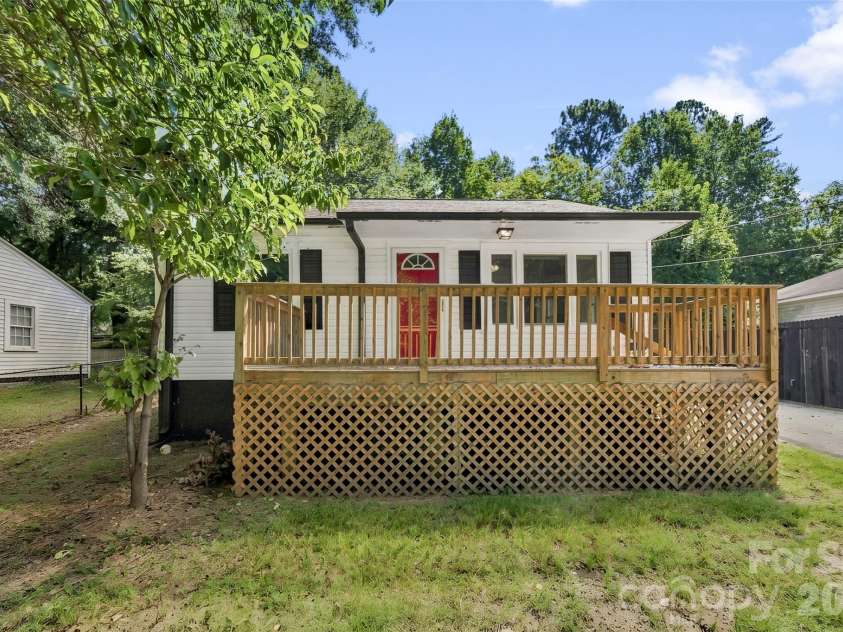 816 Weldon Street, Gastonia, NC 28052.  MLS# CAR4420977, YatesRealty ID 48602. 