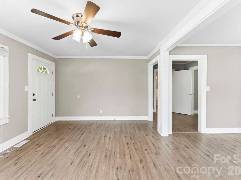 816 Weldon Street, Gastonia, NC 28052.  MLS# CAR4420977, YatesRealty ID 48602. 