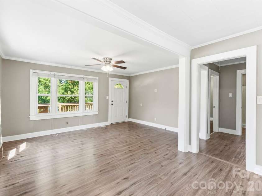 816 Weldon Street, Gastonia, NC 28052.  MLS# CAR4420977, YatesRealty ID 48602. 