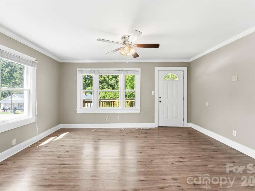 816 Weldon Street, Gastonia, NC 28052.  MLS# CAR4420977, YatesRealty ID 48602. 