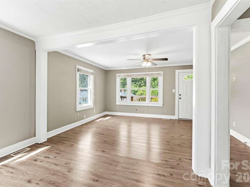 816 Weldon Street, Gastonia, NC 28052.  MLS# CAR4420977, YatesRealty ID 48602. 