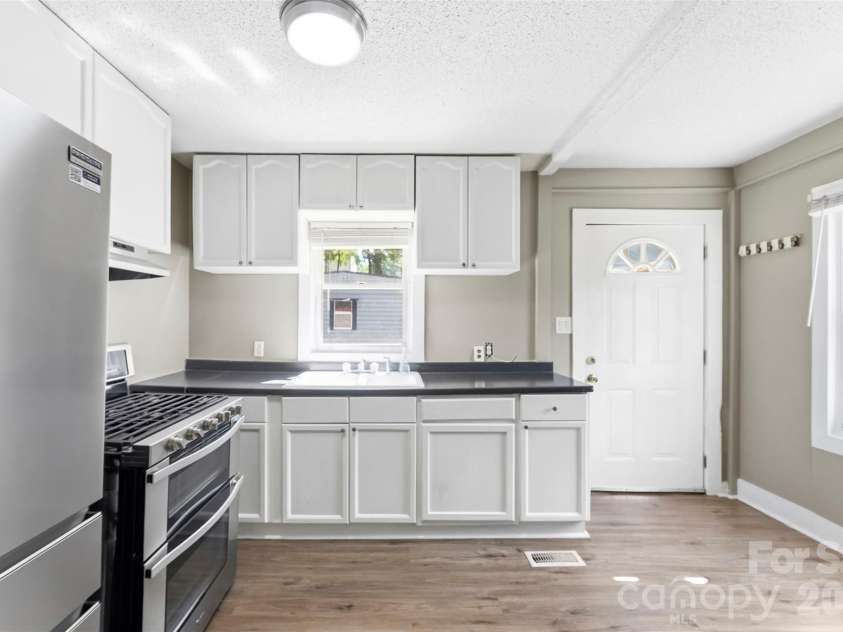 816 Weldon Street, Gastonia, NC 28052.  MLS# CAR4420977, YatesRealty ID 48602. 