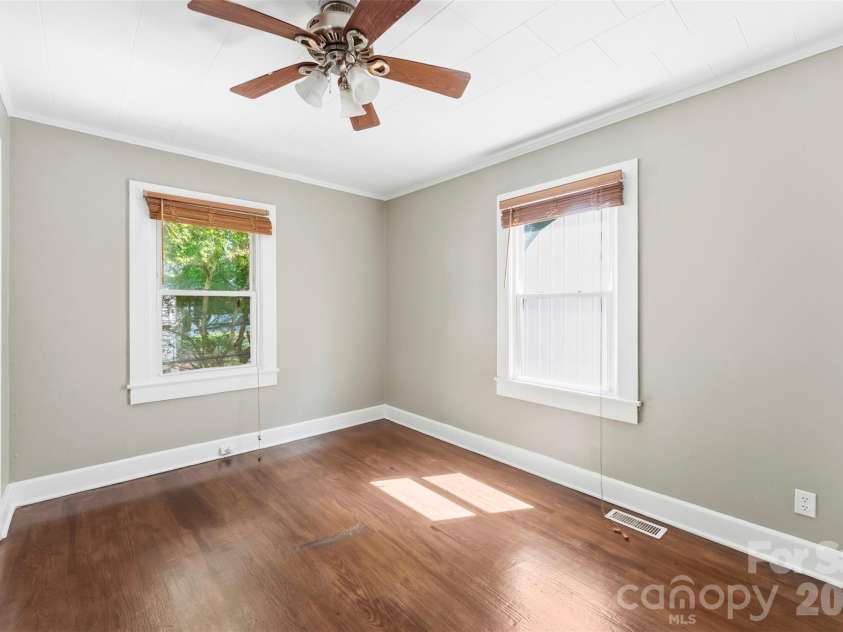 816 Weldon Street, Gastonia, NC 28052.  MLS# CAR4420977, YatesRealty ID 48602. 