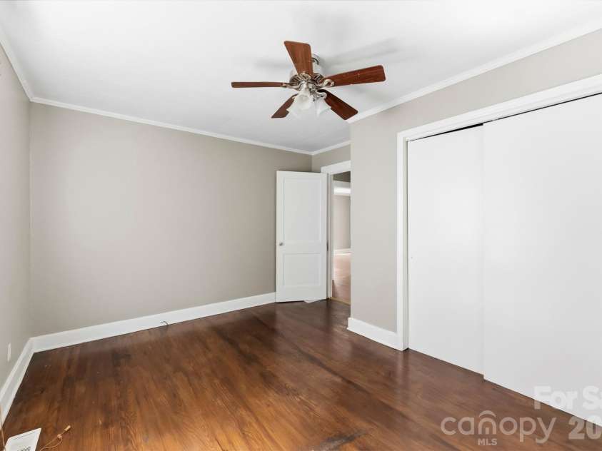 816 Weldon Street, Gastonia, NC 28052.  MLS# CAR4420977, YatesRealty ID 48602. 