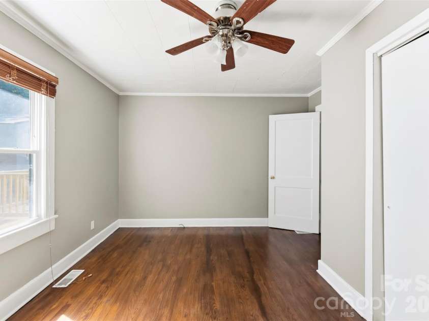 816 Weldon Street, Gastonia, NC 28052.  MLS# CAR4420977, YatesRealty ID 48602. 