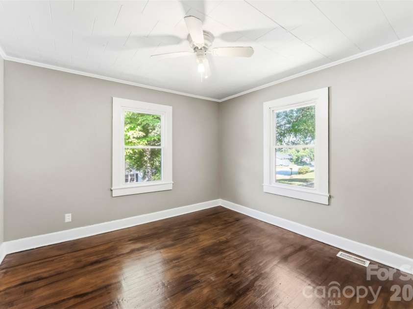 816 Weldon Street, Gastonia, NC 28052.  MLS# CAR4420977, YatesRealty ID 48602. 