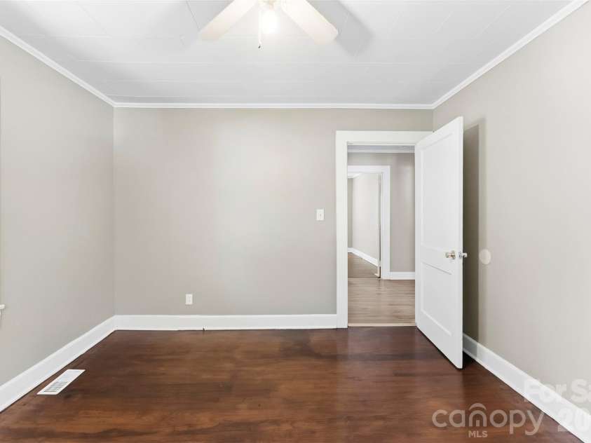 816 Weldon Street, Gastonia, NC 28052.  MLS# CAR4420977, YatesRealty ID 48602. 