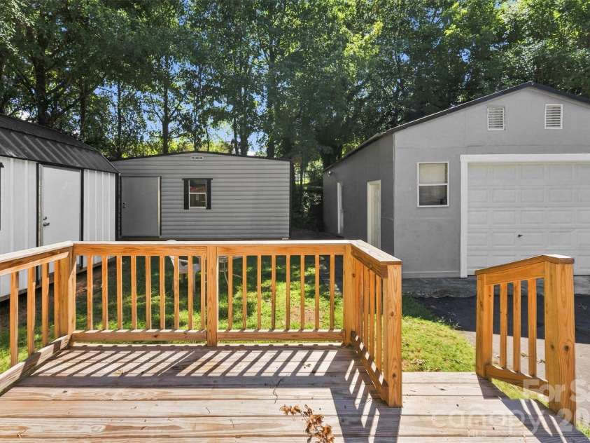 816 Weldon Street, Gastonia, NC 28052.  MLS# CAR4420977, YatesRealty ID 48602. 