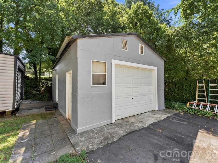 816 Weldon Street, Gastonia, NC 28052.  MLS# CAR4420977, YatesRealty ID 48602. 