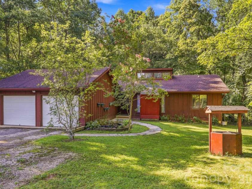 51 Rising Meadow Lane, Mills River, NC 28759.  MLS# CAR4417388, YatesRealty ID 48604. 