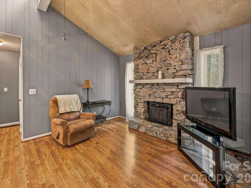 51 Rising Meadow Lane, Mills River, NC 28759.  MLS# CAR4417388, YatesRealty ID 48604. 