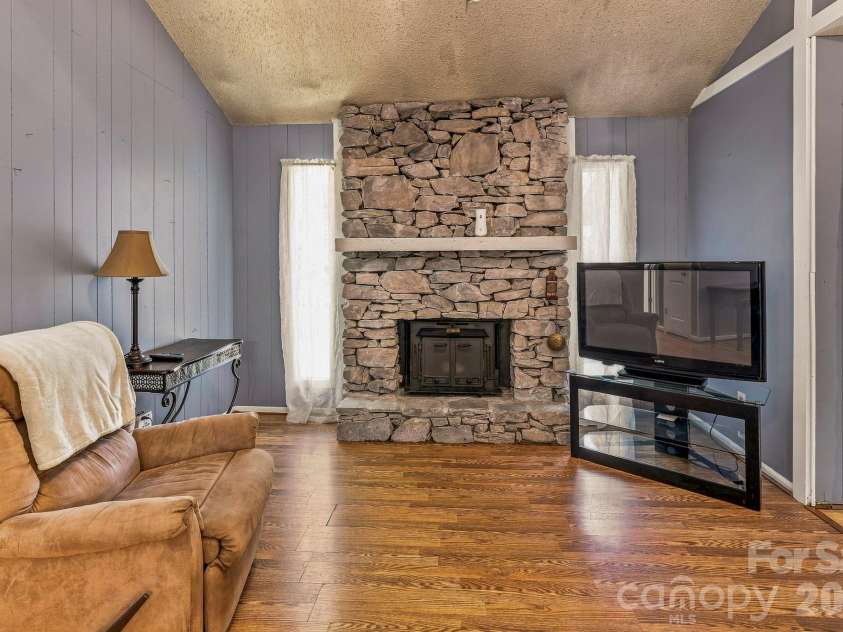 51 Rising Meadow Lane, Mills River, NC 28759.  MLS# CAR4417388, YatesRealty ID 48604. 