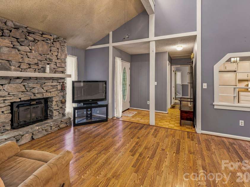 51 Rising Meadow Lane, Mills River, NC 28759.  MLS# CAR4417388, YatesRealty ID 48604. 
