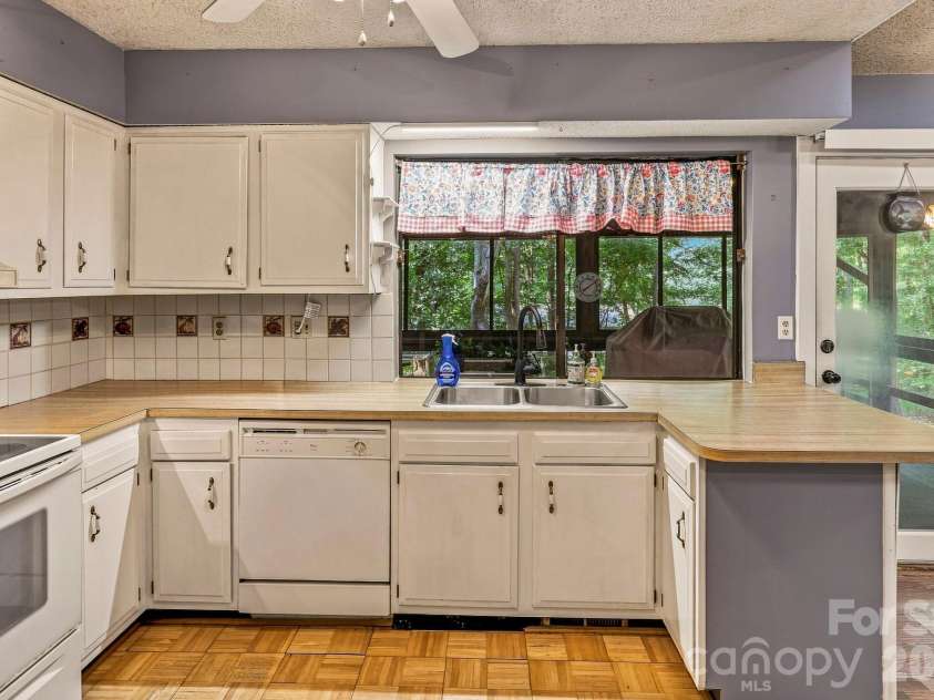51 Rising Meadow Lane, Mills River, NC 28759.  MLS# CAR4417388, YatesRealty ID 48604. 