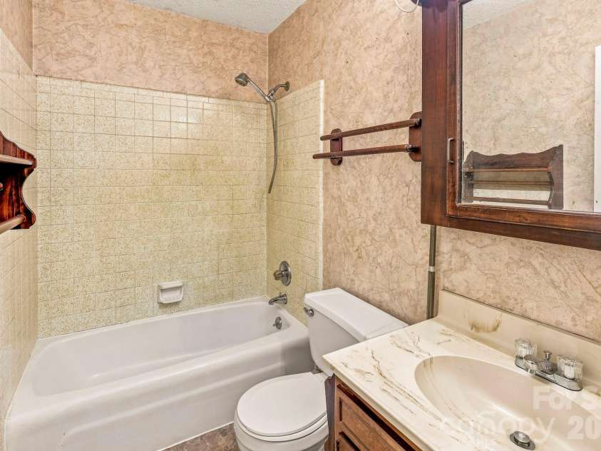 51 Rising Meadow Lane, Mills River, NC 28759.  MLS# CAR4417388, YatesRealty ID 48604. 