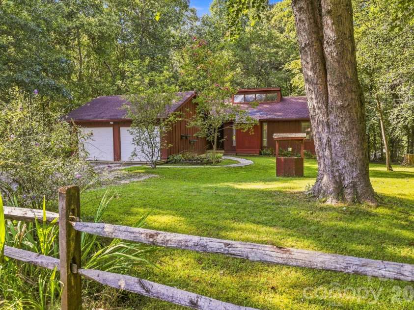 51 Rising Meadow Lane, Mills River, NC 28759.  MLS# CAR4417388, YatesRealty ID 48604. 
