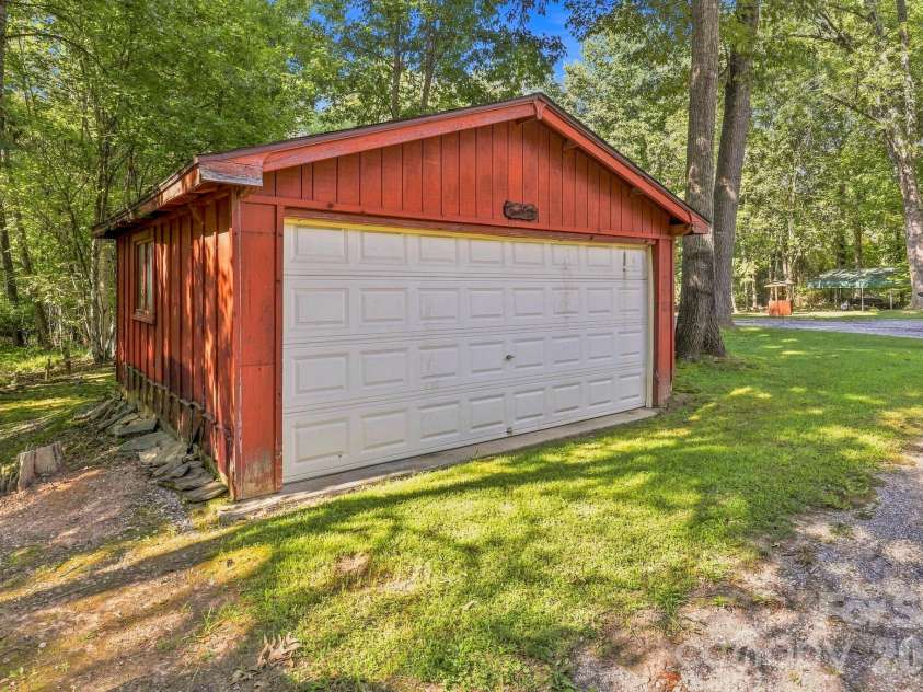 51 Rising Meadow Lane, Mills River, NC 28759.  MLS# CAR4417388, YatesRealty ID 48604. 