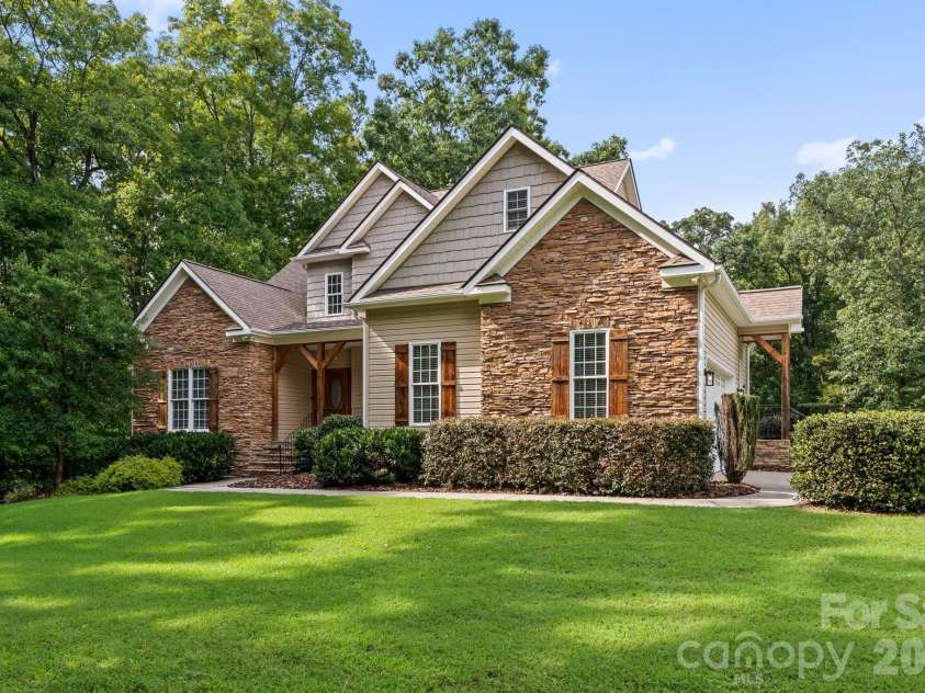 3321 Lower Lake Road, Thomasville, NC 27360.  MLS# CAR4421402, YatesRealty ID 48607. 