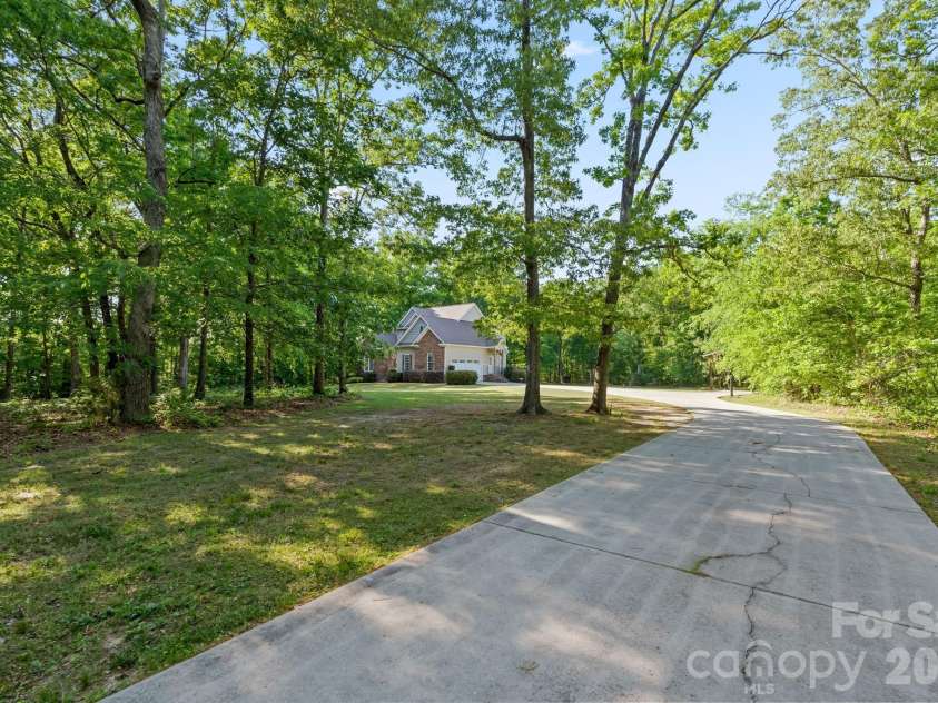 3321 Lower Lake Road, Thomasville, NC 27360.  MLS# CAR4421402, YatesRealty ID 48607. 