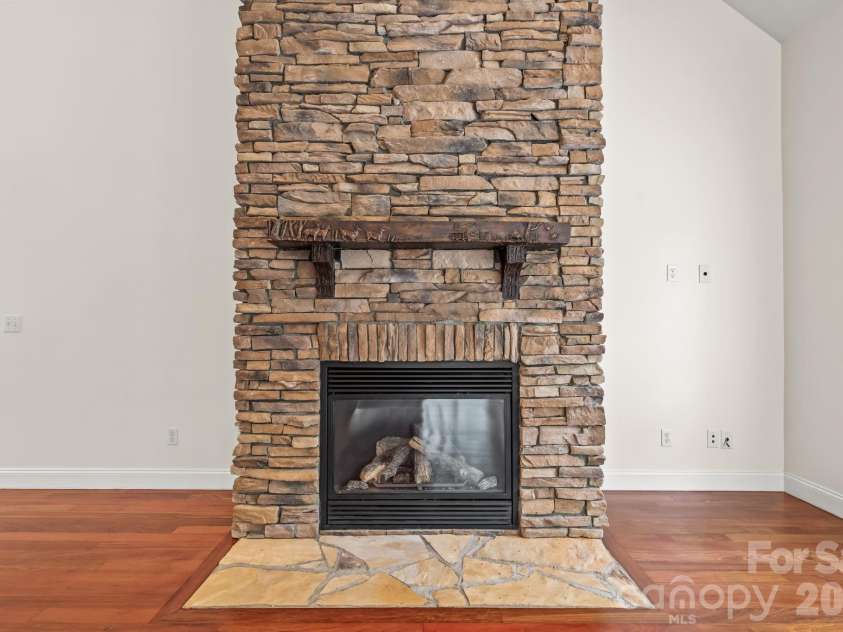 3321 Lower Lake Road, Thomasville, NC 27360.  MLS# CAR4421402, YatesRealty ID 48607. 