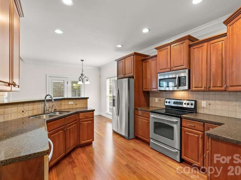 3321 Lower Lake Road, Thomasville, NC 27360.  MLS# CAR4421402, YatesRealty ID 48607. 