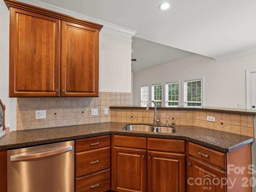 3321 Lower Lake Road, Thomasville, NC 27360.  MLS# CAR4421402, YatesRealty ID 48607. 