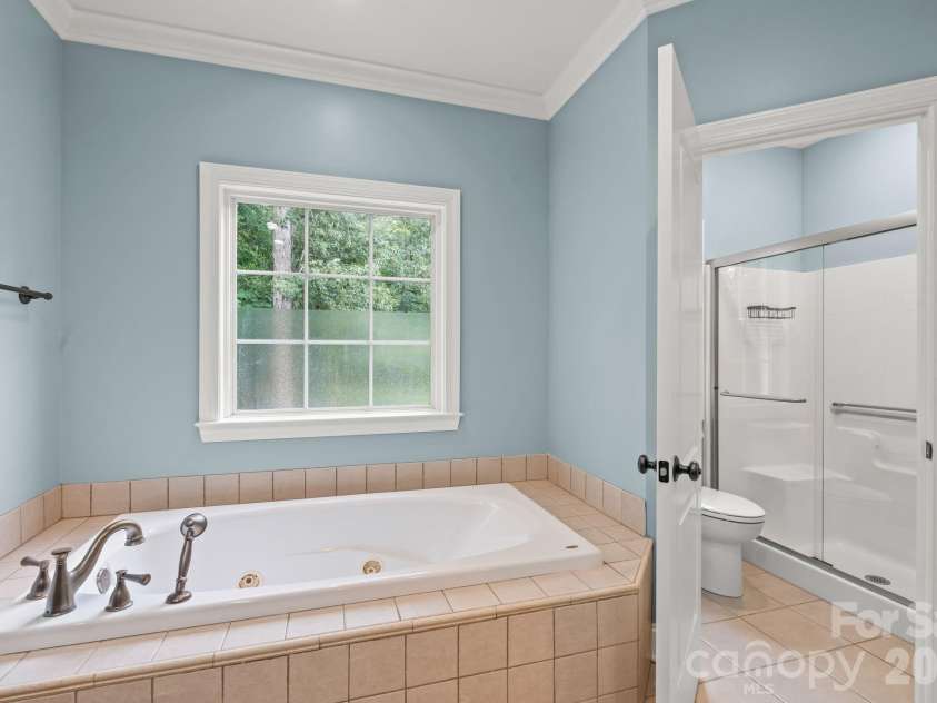 3321 Lower Lake Road, Thomasville, NC 27360.  MLS# CAR4421402, YatesRealty ID 48607. 
