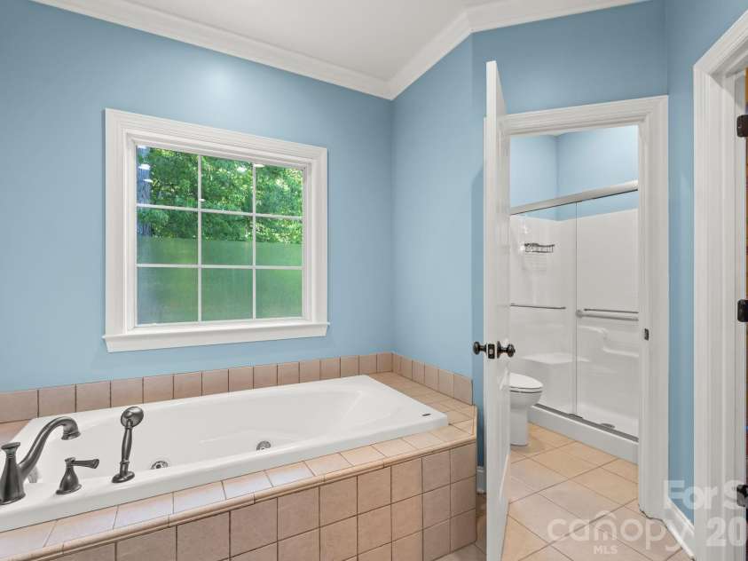 3321 Lower Lake Road, Thomasville, NC 27360.  MLS# CAR4421402, YatesRealty ID 48607. 