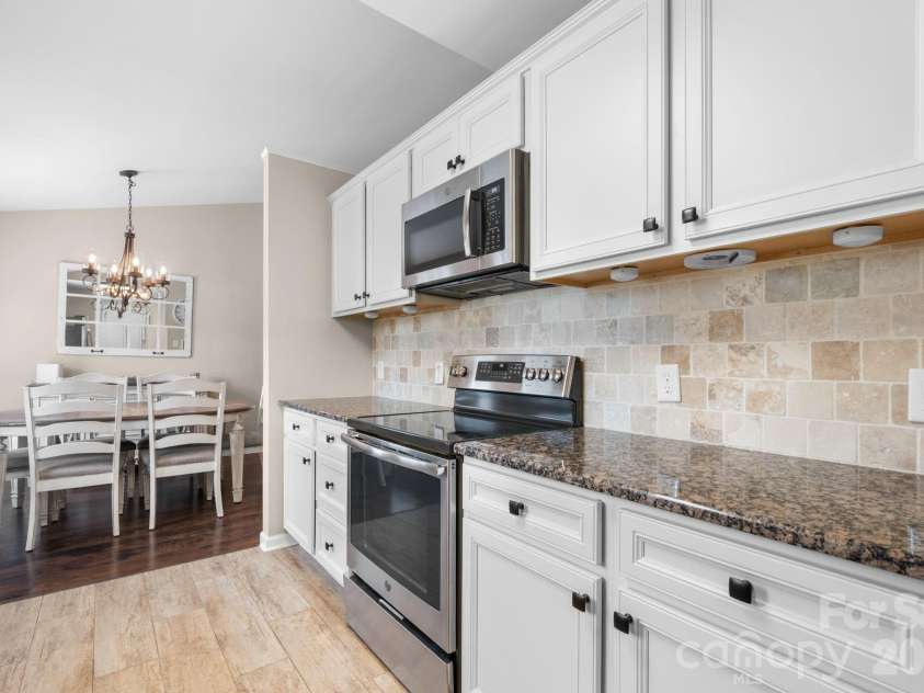 123 Idlebrook Road, Statesville, NC 28677.  MLS# CAR4420365, YatesRealty ID 48608. Kitchen