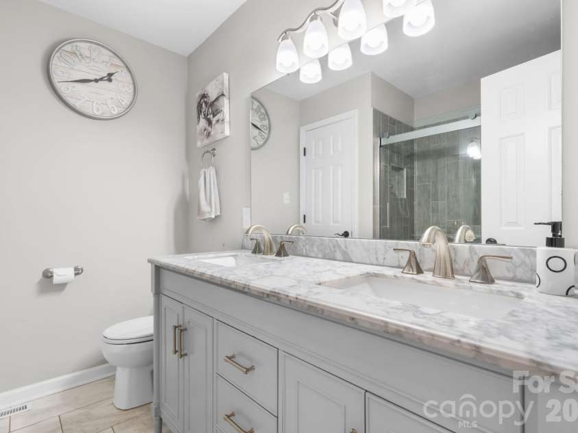 123 Idlebrook Road, Statesville, NC 28677.  MLS# CAR4420365, YatesRealty ID 48608. Primary Bath