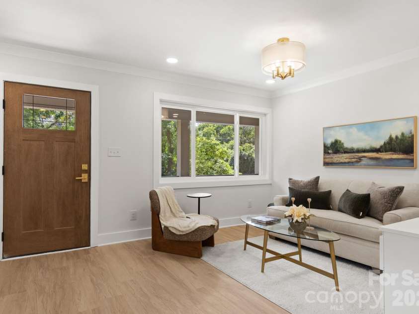 546 Kingston Avenue, Charlotte, NC 28203.  MLS# CAR4418497, YatesRealty ID 48609. 