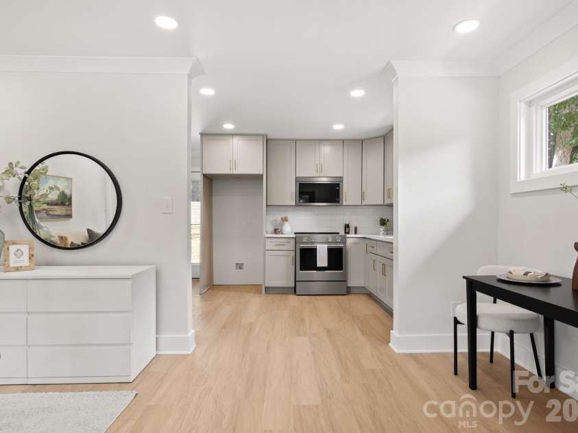 546 Kingston Avenue, Charlotte, NC 28203.  MLS# CAR4418497, YatesRealty ID 48609. 