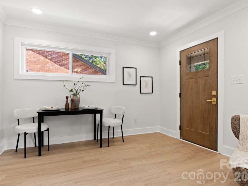 546 Kingston Avenue, Charlotte, NC 28203.  MLS# CAR4418497, YatesRealty ID 48609. 
