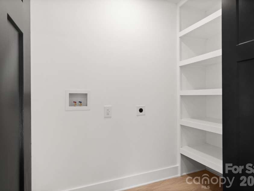 546 Kingston Avenue, Charlotte, NC 28203.  MLS# CAR4418497, YatesRealty ID 48609. 