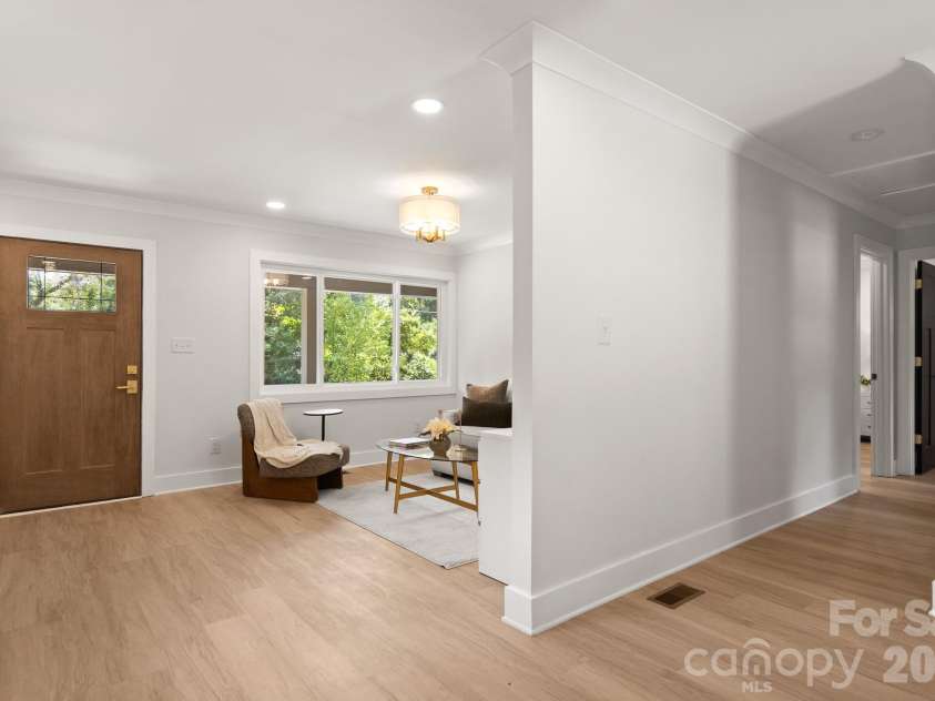 546 Kingston Avenue, Charlotte, NC 28203.  MLS# CAR4418497, YatesRealty ID 48609. 