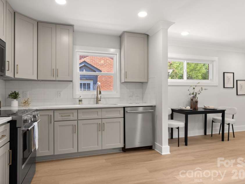 546 Kingston Avenue, Charlotte, NC 28203.  MLS# CAR4418497, YatesRealty ID 48609. 