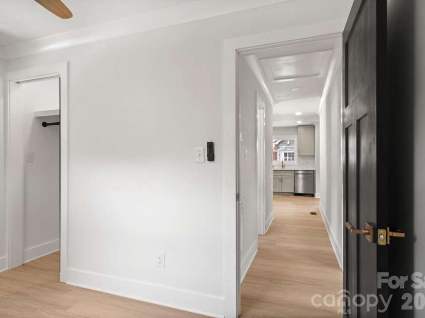 546 Kingston Avenue, Charlotte, NC 28203.  MLS# CAR4418497, YatesRealty ID 48609. 