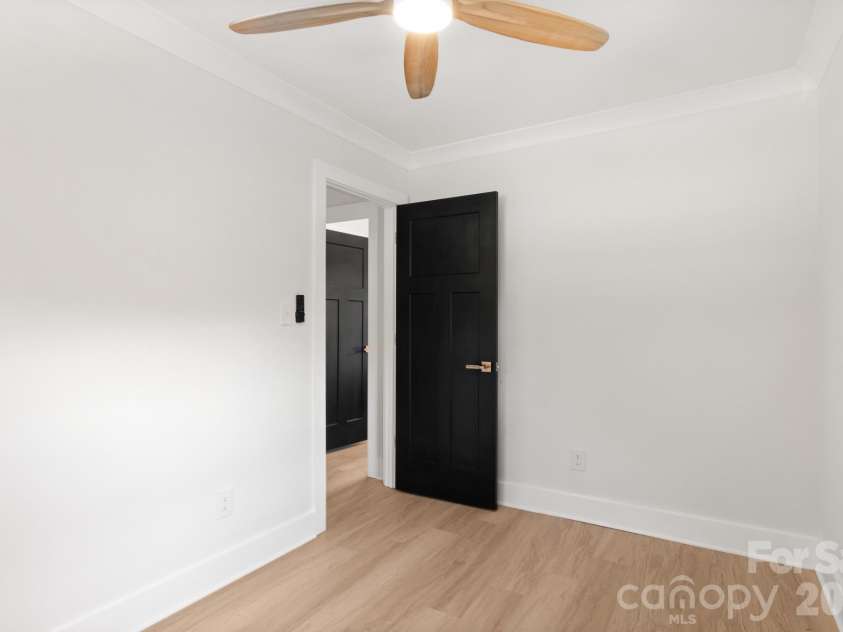 546 Kingston Avenue, Charlotte, NC 28203.  MLS# CAR4418497, YatesRealty ID 48609. 