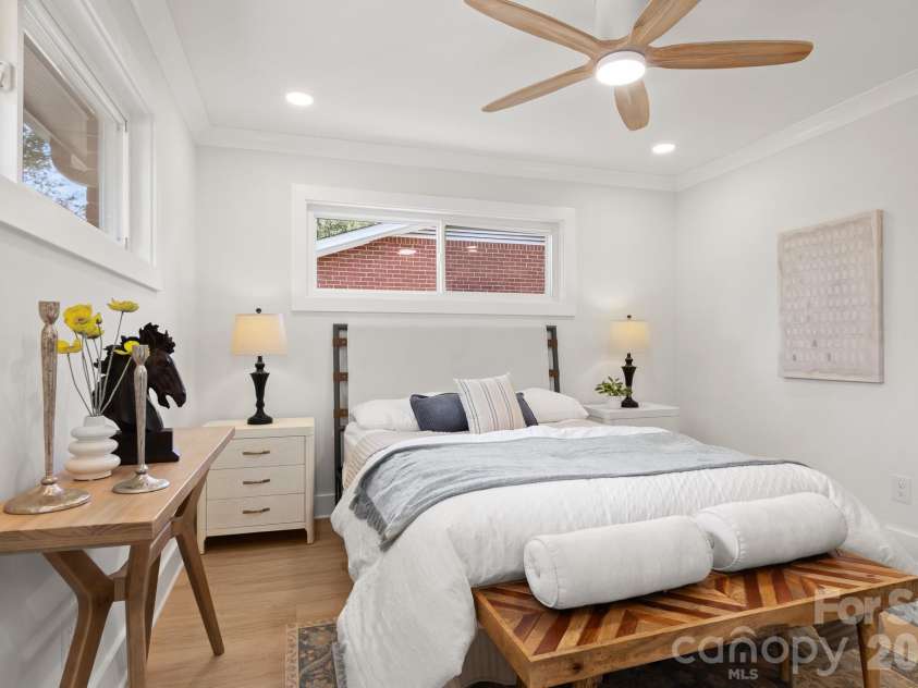 546 Kingston Avenue, Charlotte, NC 28203.  MLS# CAR4418497, YatesRealty ID 48609. 